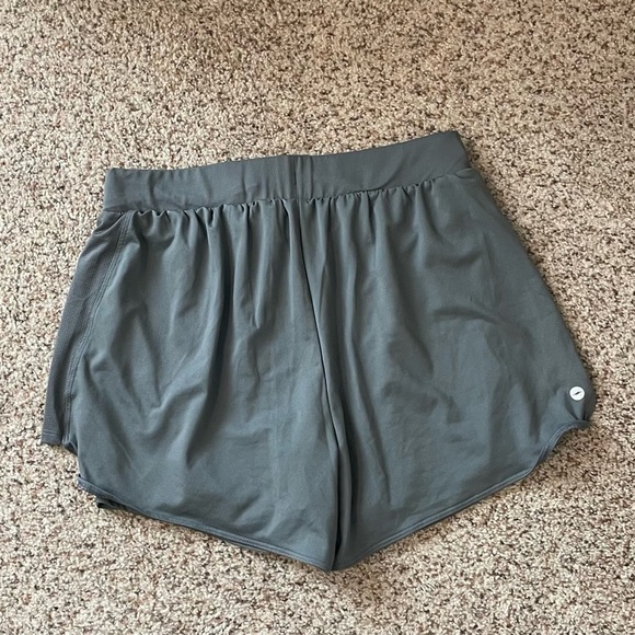 Avia workout shorts Medium - Picture 2 of 4